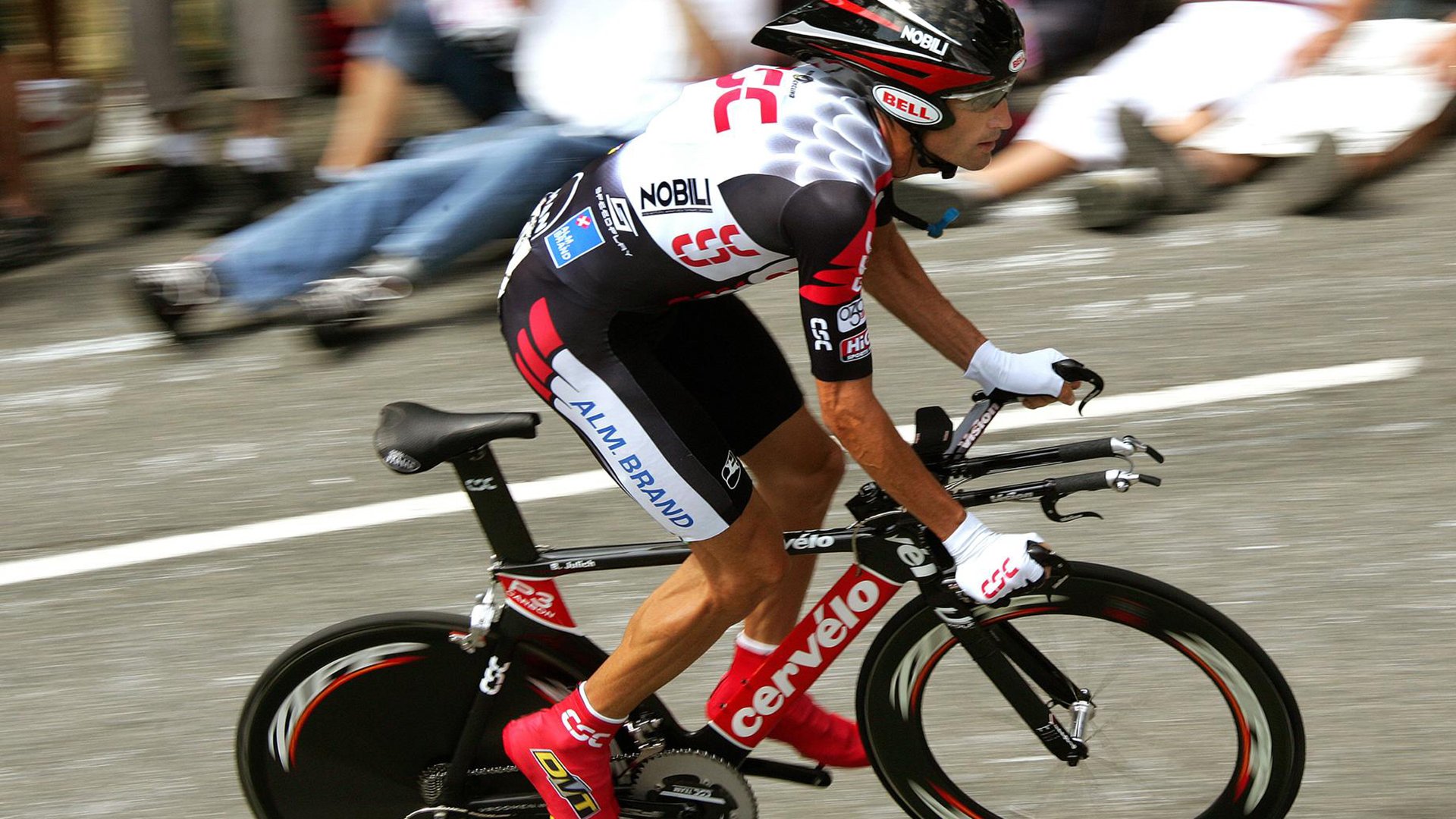 _云端运动体验：虚拟环境中的极限运动_，云端训练模型